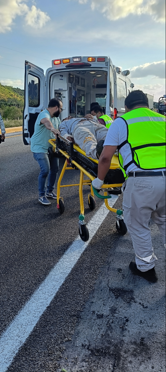 El chofer resultó herido y fue trasladado al IMSS de Hecelchakán