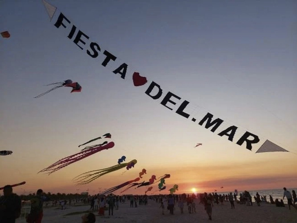 En Ciudad del Carmen, la Fiesta del Mar también incluye papalotes gigantes, celebrando la riqueza cultural y natural de la isla