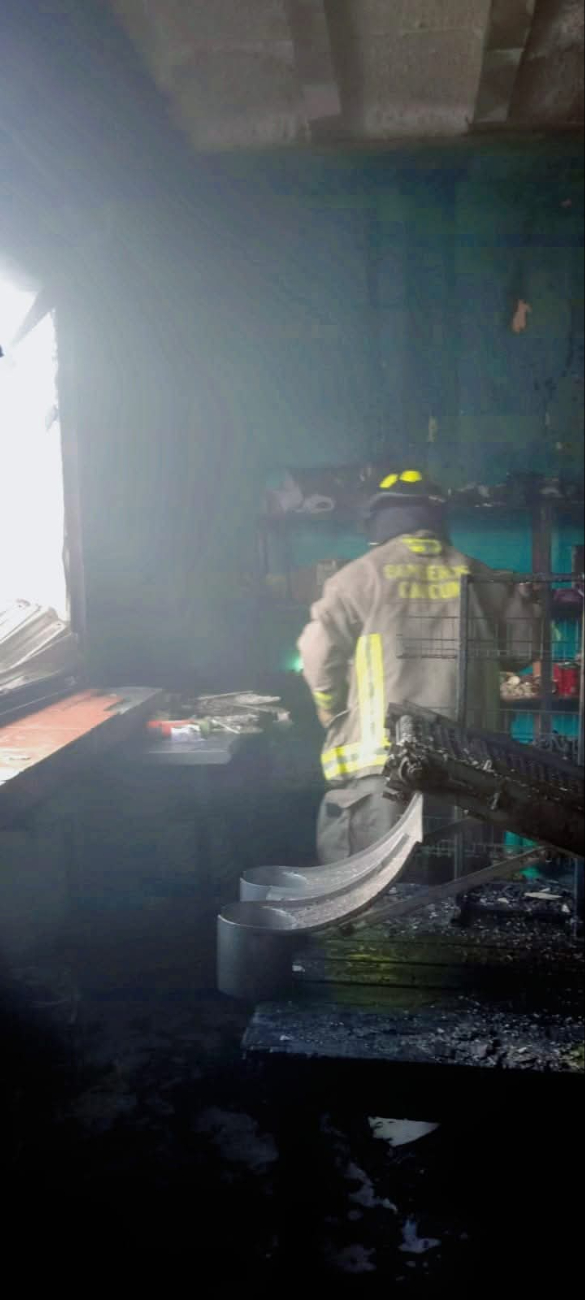 Los bomberos pudieron después identificar la causa del incedio.