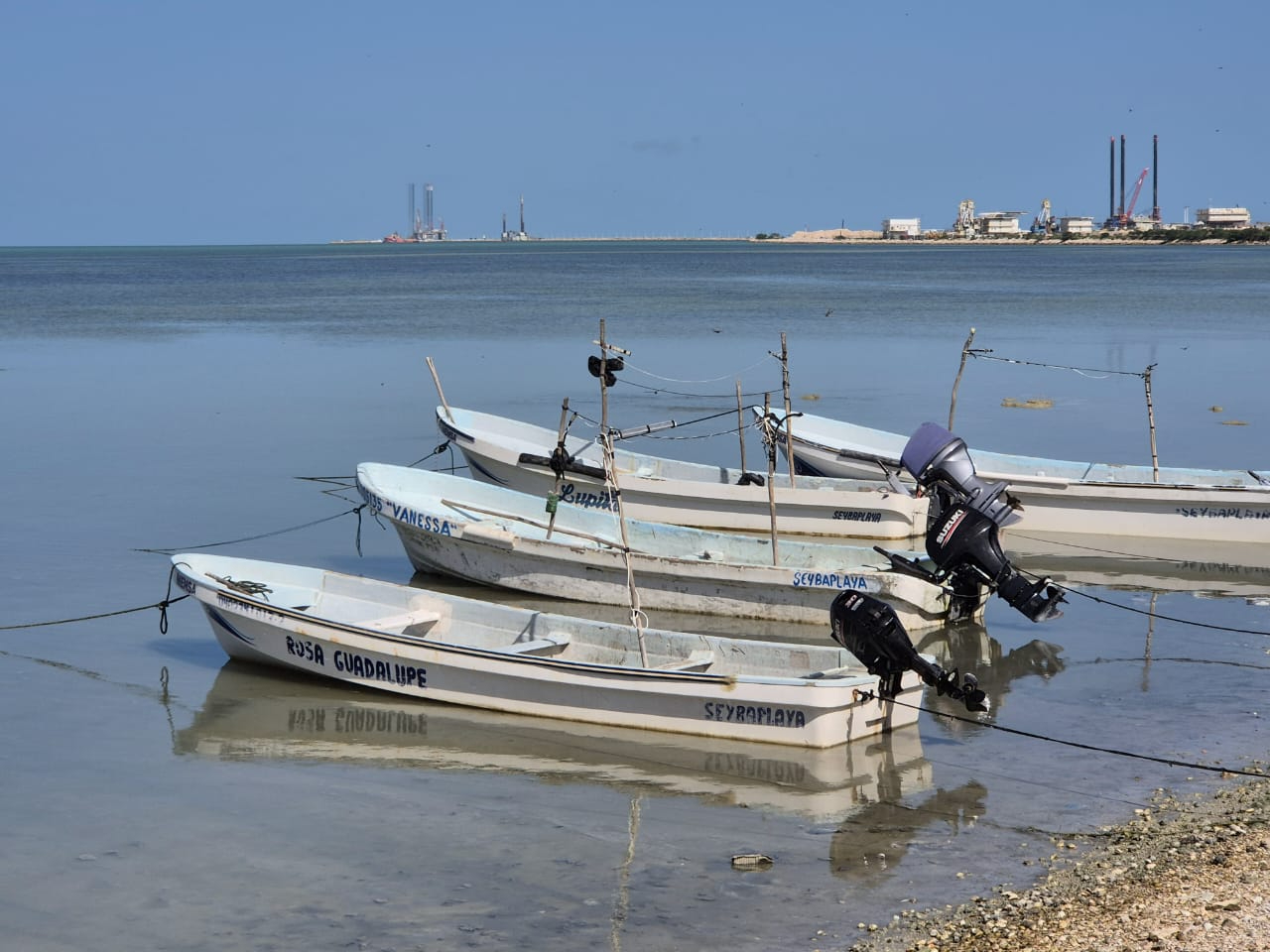 Piratas asaltan cinco embarcaciones en Seybaplaya y roban motores fuera de borda 