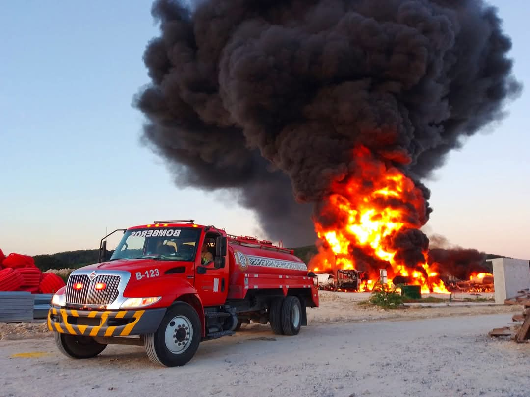 Incendio en centro de acopio de la Sedena en Escárcega deja 50 evacuados y un lesionado  