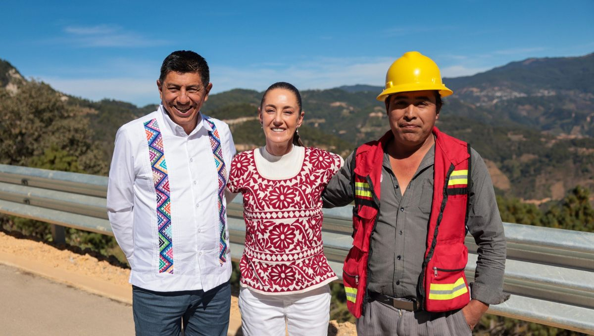 Presidenta Sheinbaum supervisa avances de la carretera Mitla-Istmo en Oaxaca