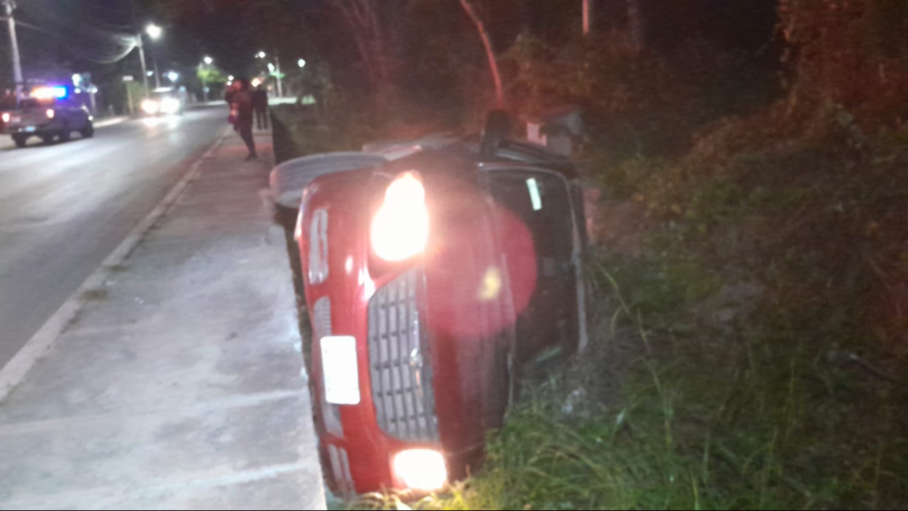 Los ocupantes del vehículo, un reconocido panadero y su esposa, solo sufrieron golpes leves