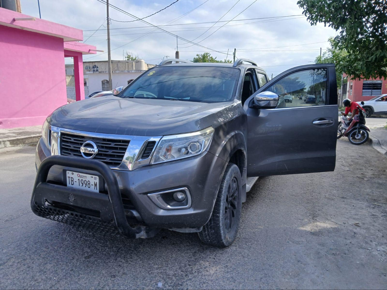 Camioneta se impacta contra taxi por Reforma Agraria y 28 de noviembre.