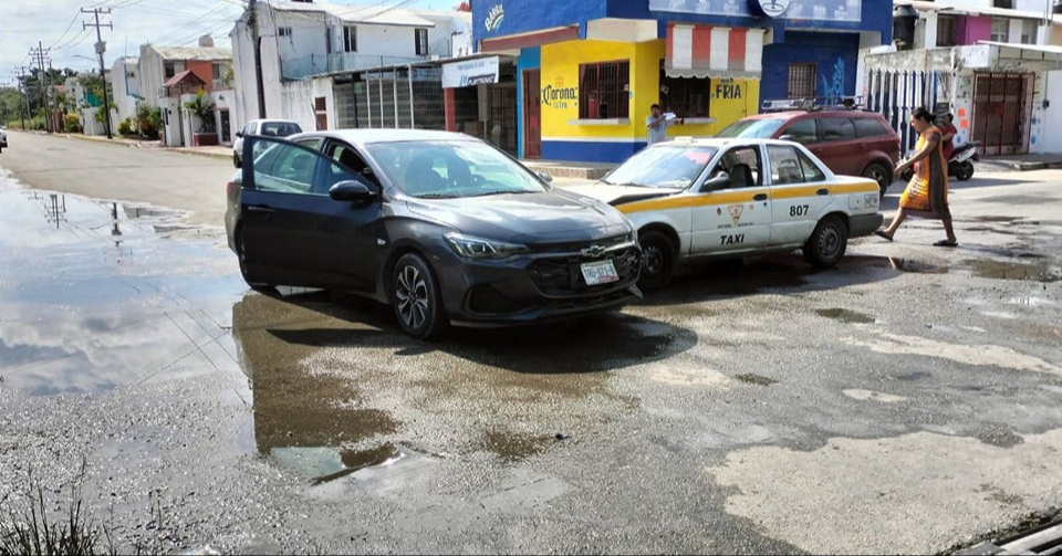 Colisión automovilística cerca del fraccionamiento Maya Real de Chetumal