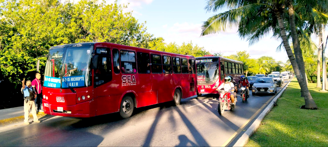  Autobuses de Autocar en Cancún chocan  dejando a más de 30 pasajeros lesionados 