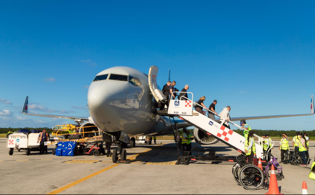 Más de 100 pasajeros inauguran el nuevo vuelo directo de Chicago a Cozumel