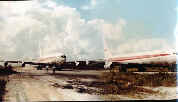 El jet de TWA tras el infortunado aterrizaje en el aeropuerto de Cancún