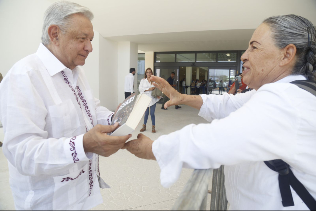 Una mujer había perdido su viaje en el Tren Maya, pero se encontró a AMLO en la Estación