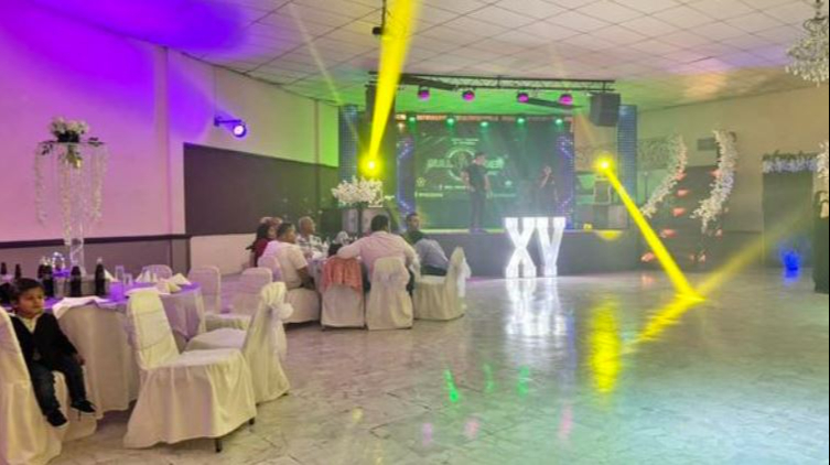 Desconocidos alegraron a la quinceañera