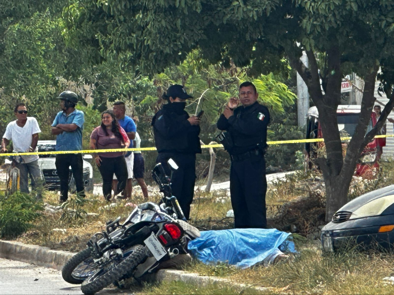 El cuerpo del motociclista quedó tendido a un costado de la avenida Payo Obispo