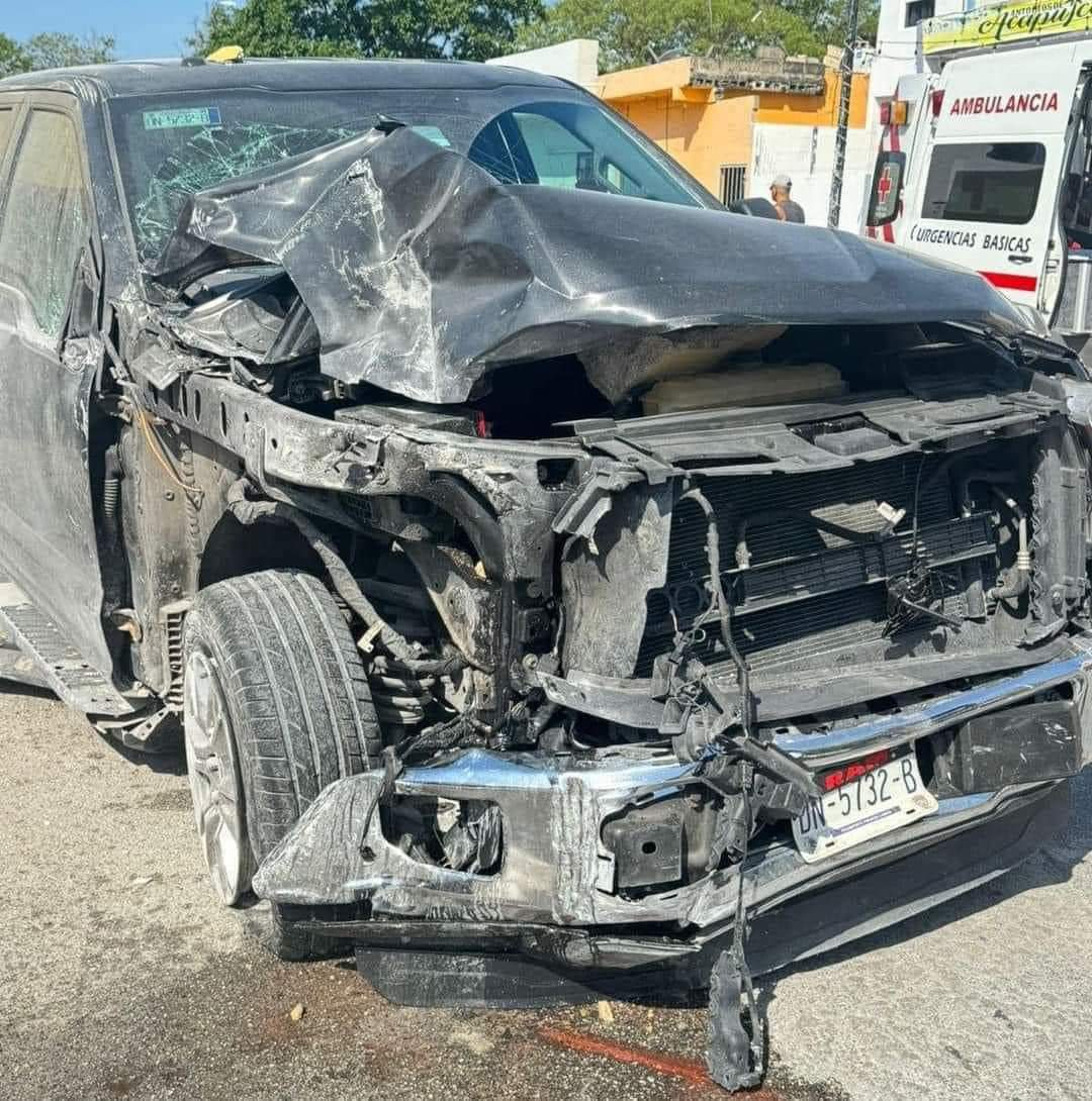 Así terminó la camioneta luego del accidente que provocó en Playa del Carmen