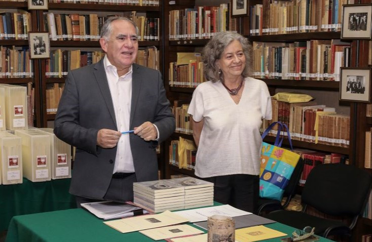 El acervo fue recibido por el director de la Biblioteca, Baltazar Brito Guadarrama