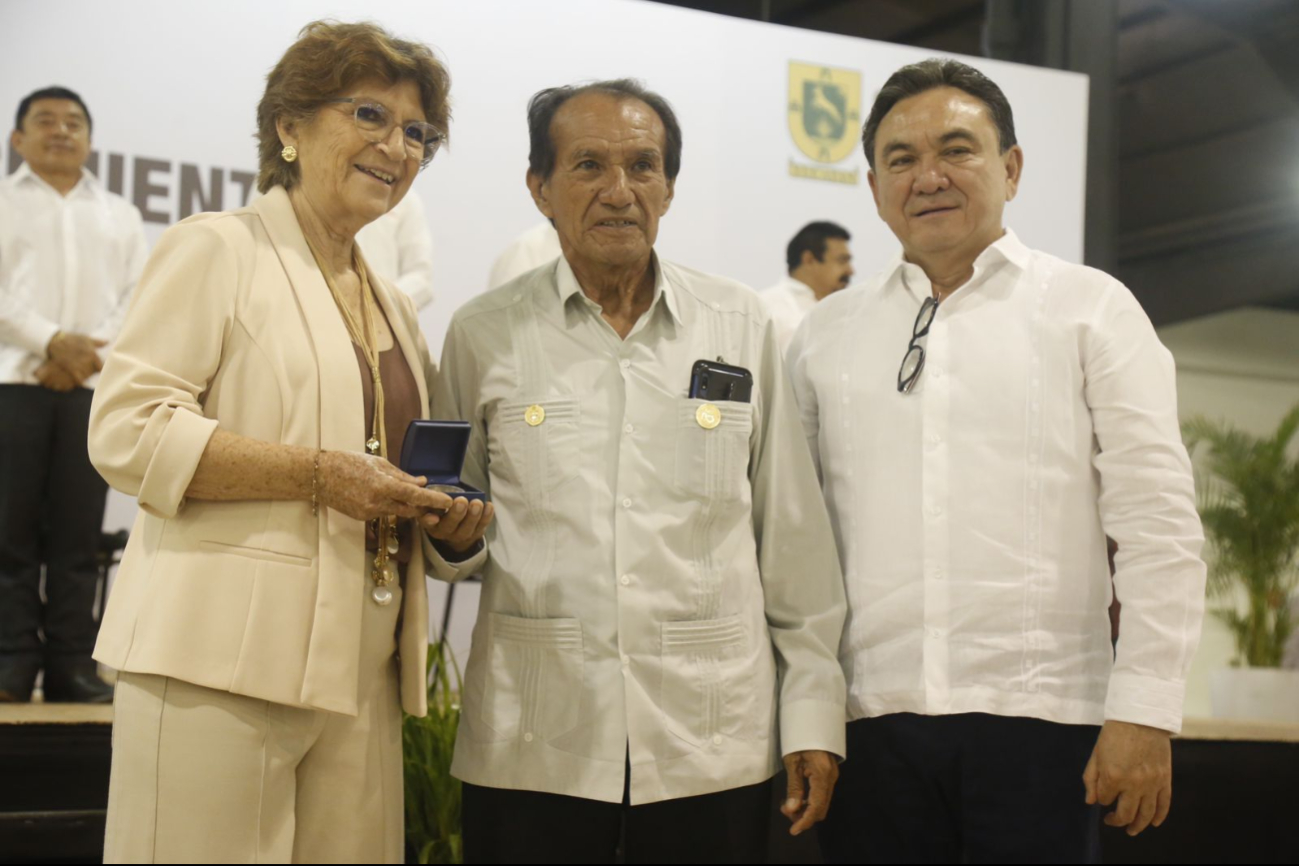 Maestros de Yucatán fueron reconocidos por su labor