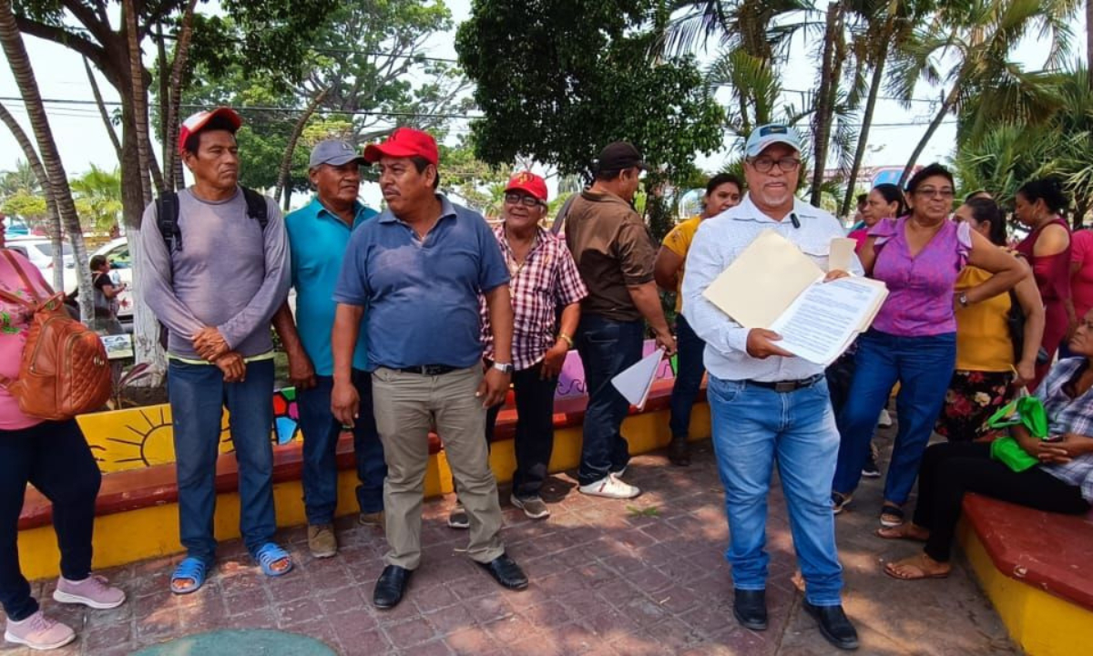 Sindicalizados de la Junta Municipal de Atasta, Ciudad del Carmen, exigen pago de bono por lealtad y perseverancia  