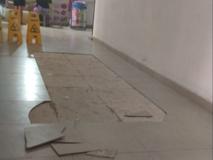 El piso del mercado de Candelaria ha comenzado a desprenderse