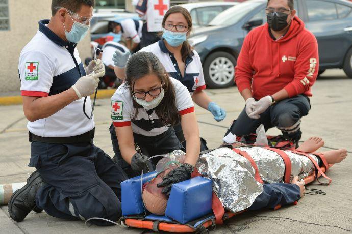 Maestros toman capacitación sobre primeros auxilios