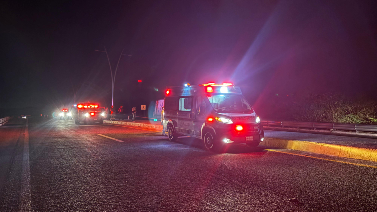 Agentes policiacos arribaron a la escena de la tragedia