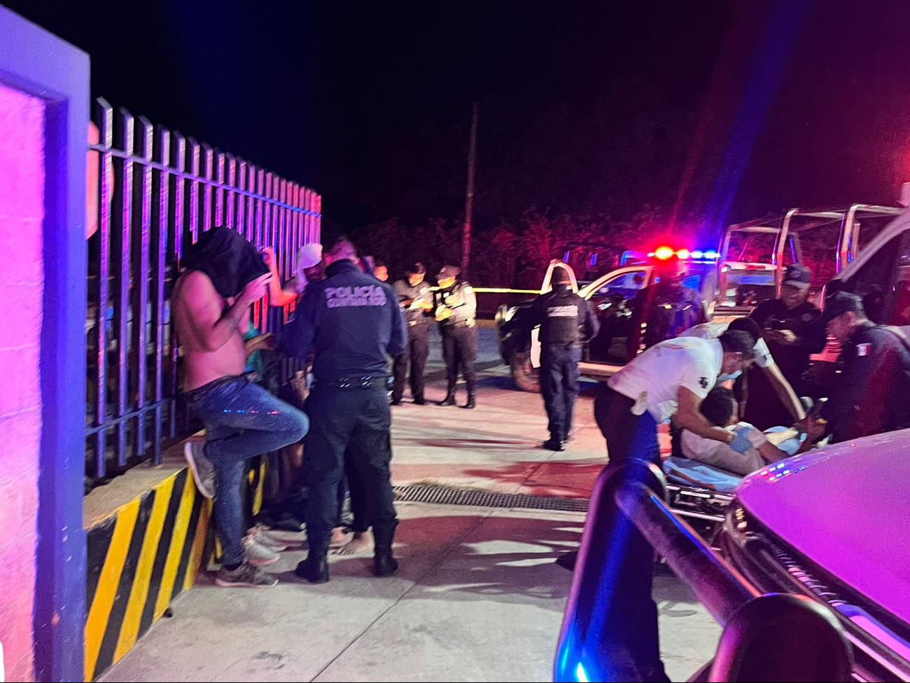 Agentes policiacos auxiliaron a los hombres en Cancún