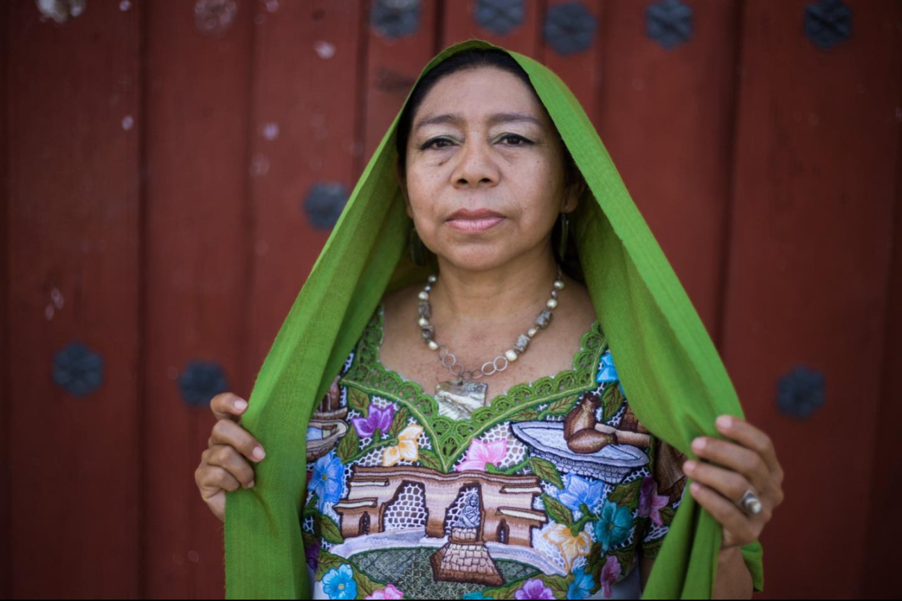 Ganadora del Premio Estatal “María Lavalle Urbina, Benemérita del Estado” a la ciudadana Briceida Cuevas Cob