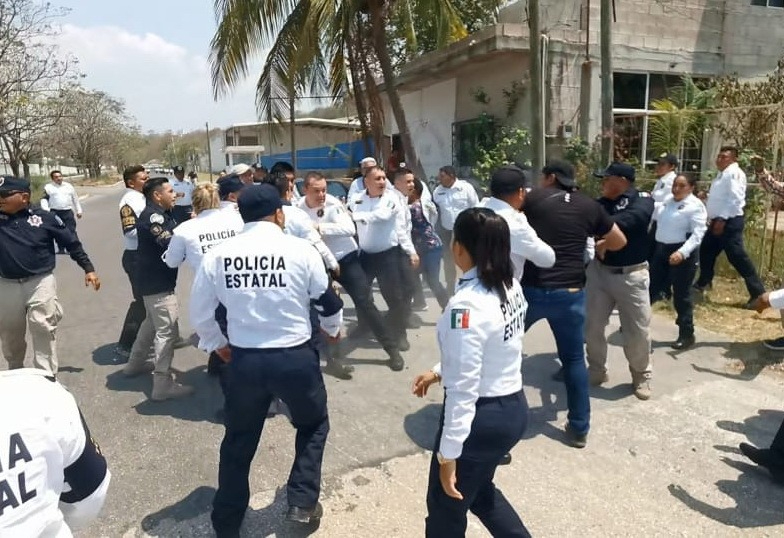 ¡Trifulca! Policías de Campeche se agarran a golpes: VIDEOS