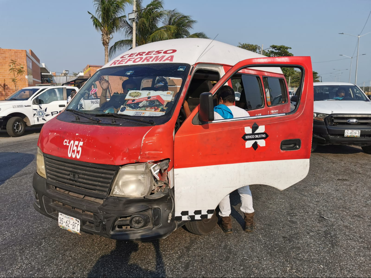 Así terminó la combi en Ciudad del Carmen