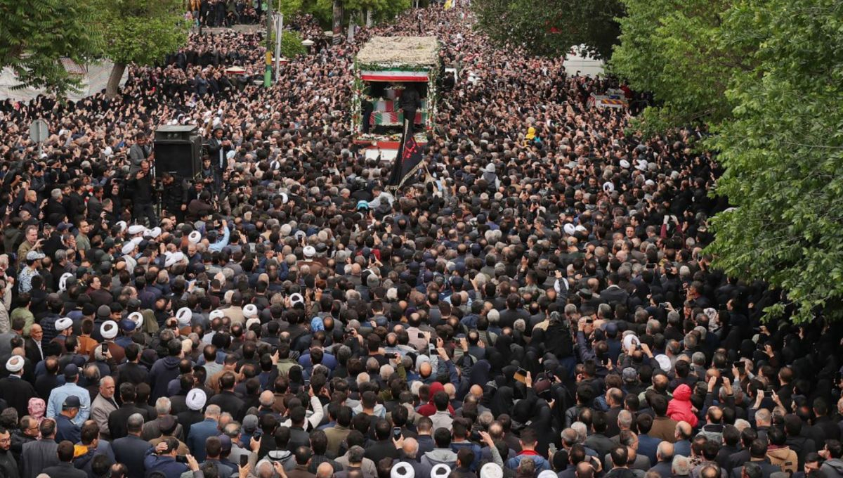 En Tabriz miles de iraníes se reúnen para despedir al presidente Ebrahim Raisi