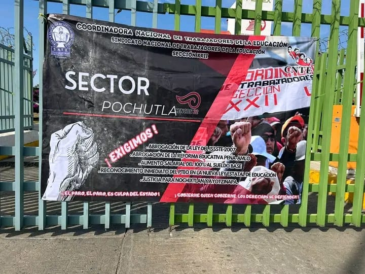 Maestros del CNTE realizan bloqueos en los accesos a Oaxaca 