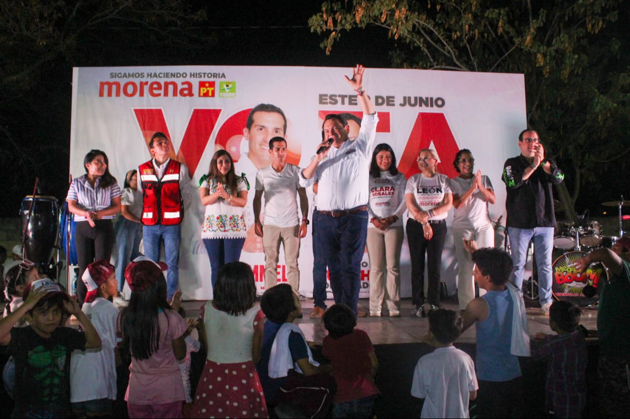 Joaquín Díaz Mena emite mensaje a los pobladores de la colonia Plan de Ayala Sur