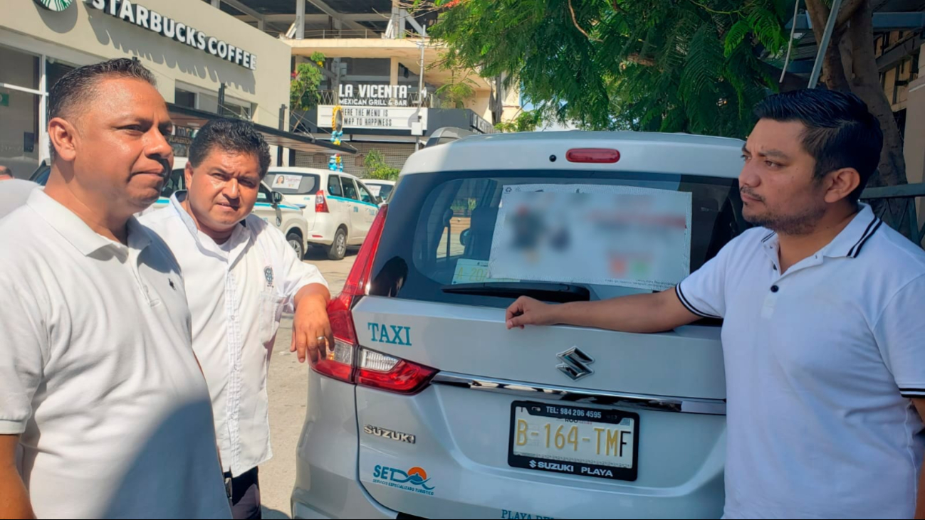 Luis Herrera Quiam junto con operadores del Sindicato de Taxistas