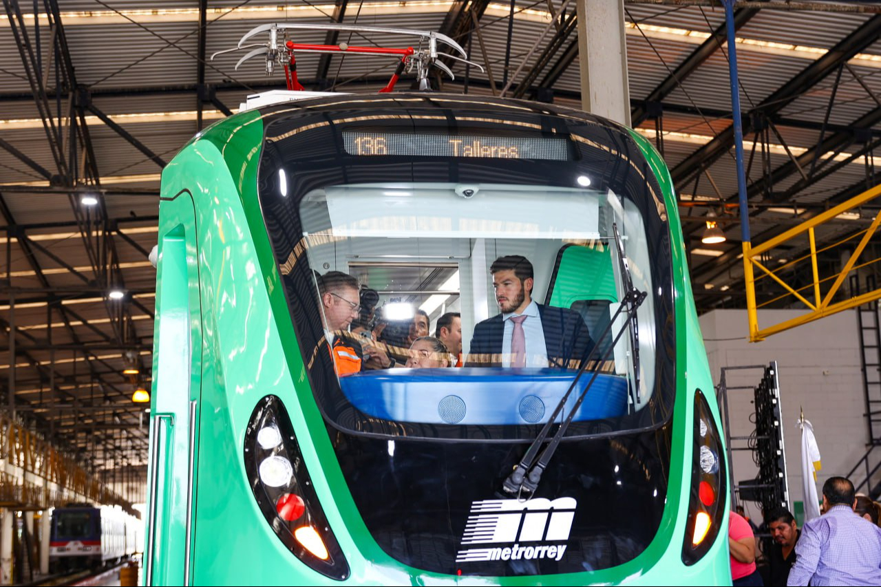 Samuel García supervisa la renovación del Metro de Monterrey