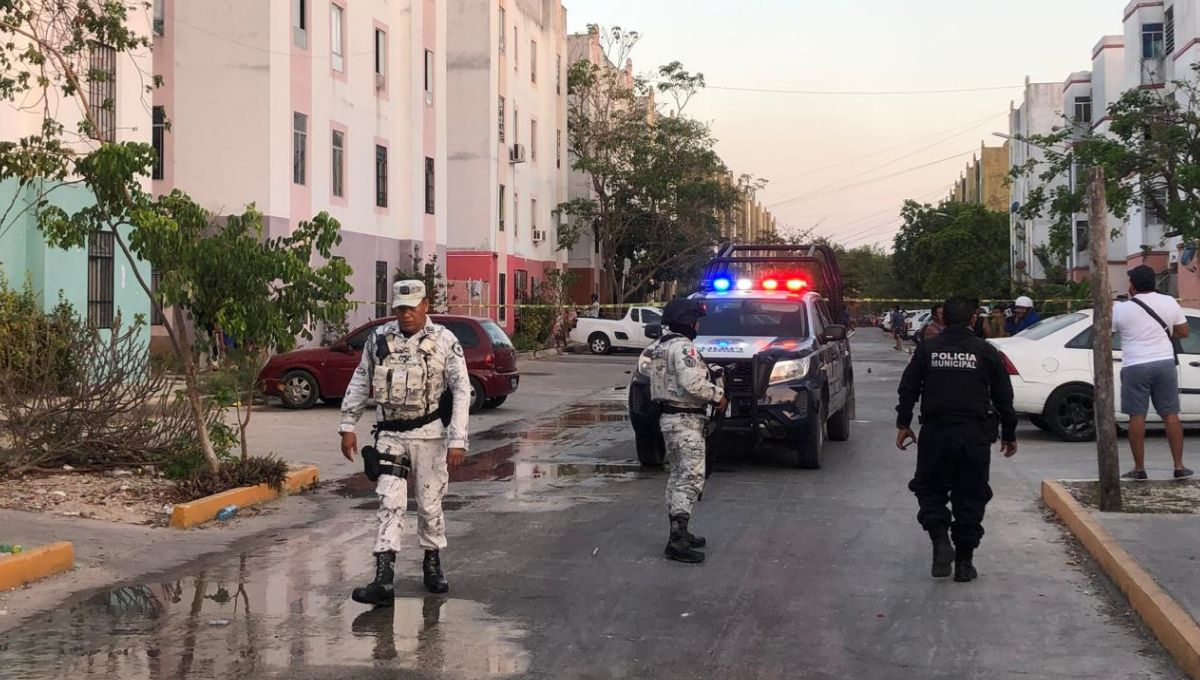 Elementos policiacos arribaron a la escena del crimen en Cancún
