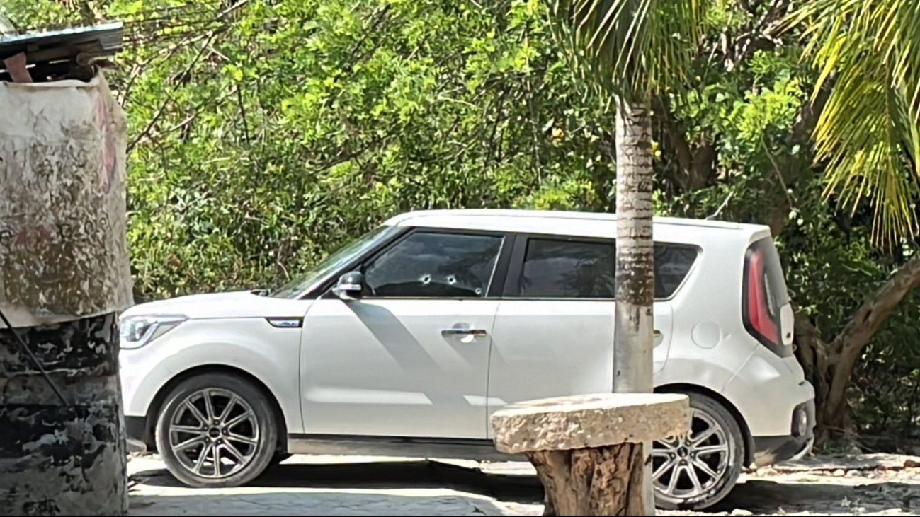 Encuentran una camioneta baleada en la colonia Las Pencas de Cancún