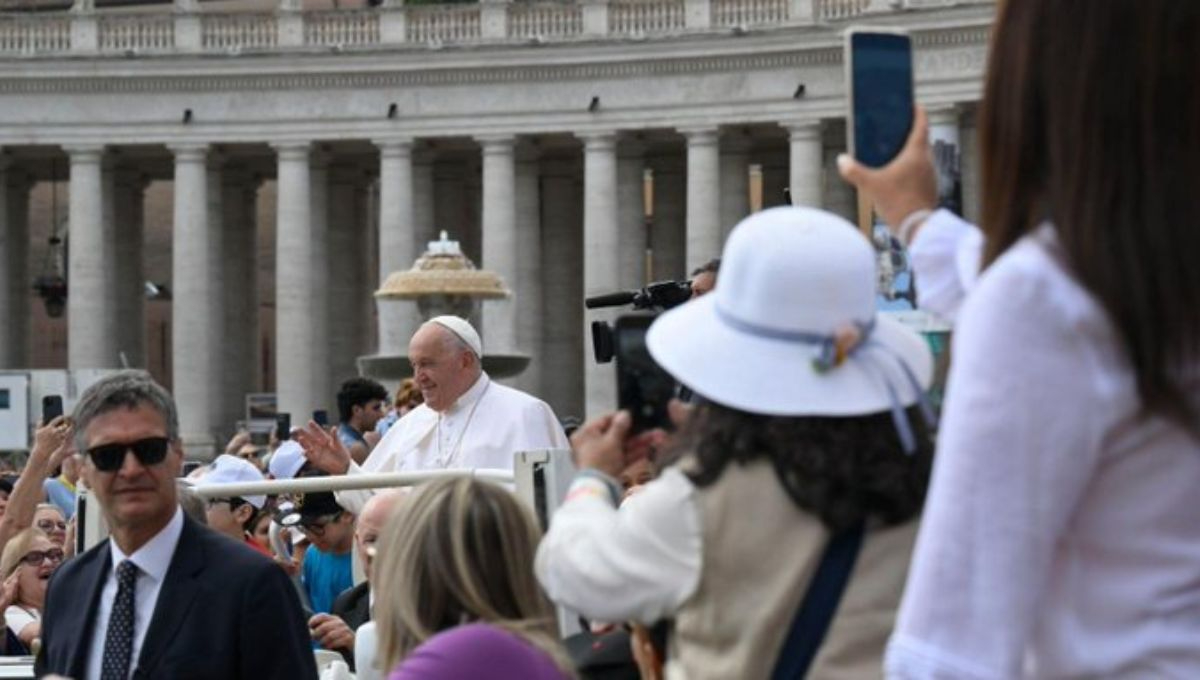 Papa Francisco urge a rezar por la paz en medio de la 'Guerra Mundial'