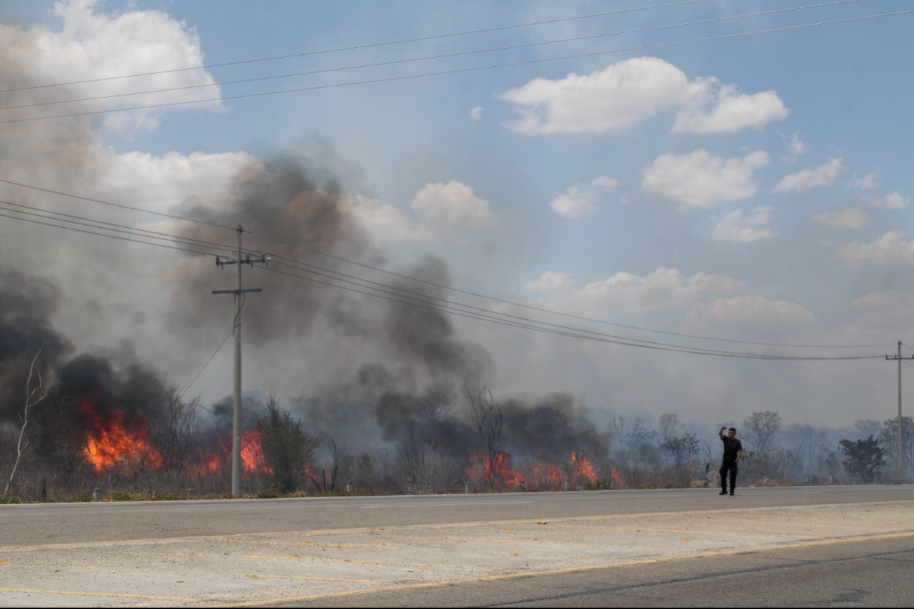 El incendio comenzó a aumentar debido al viento