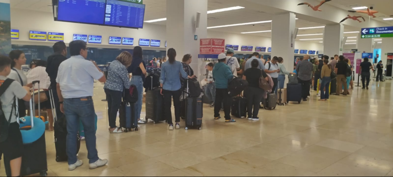 Las personas hicieron fila por casi una hora