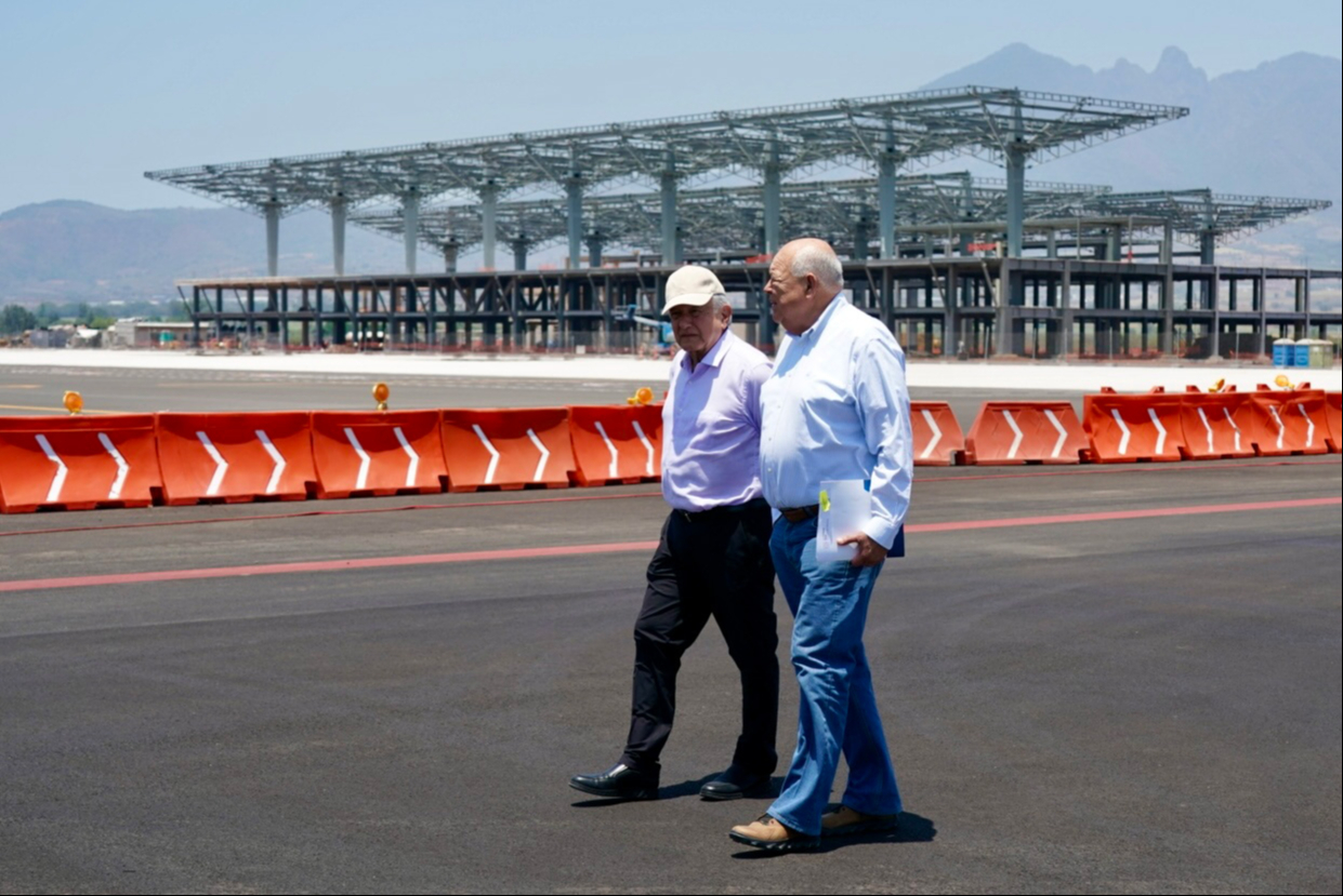 Andrés Manuel López Obrador durante su gira de salud en el interior de México