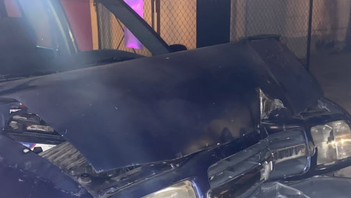 Conductor deja sin luz a vecinos de Villas de Oriente en Kanasín tras chocar contra un poste