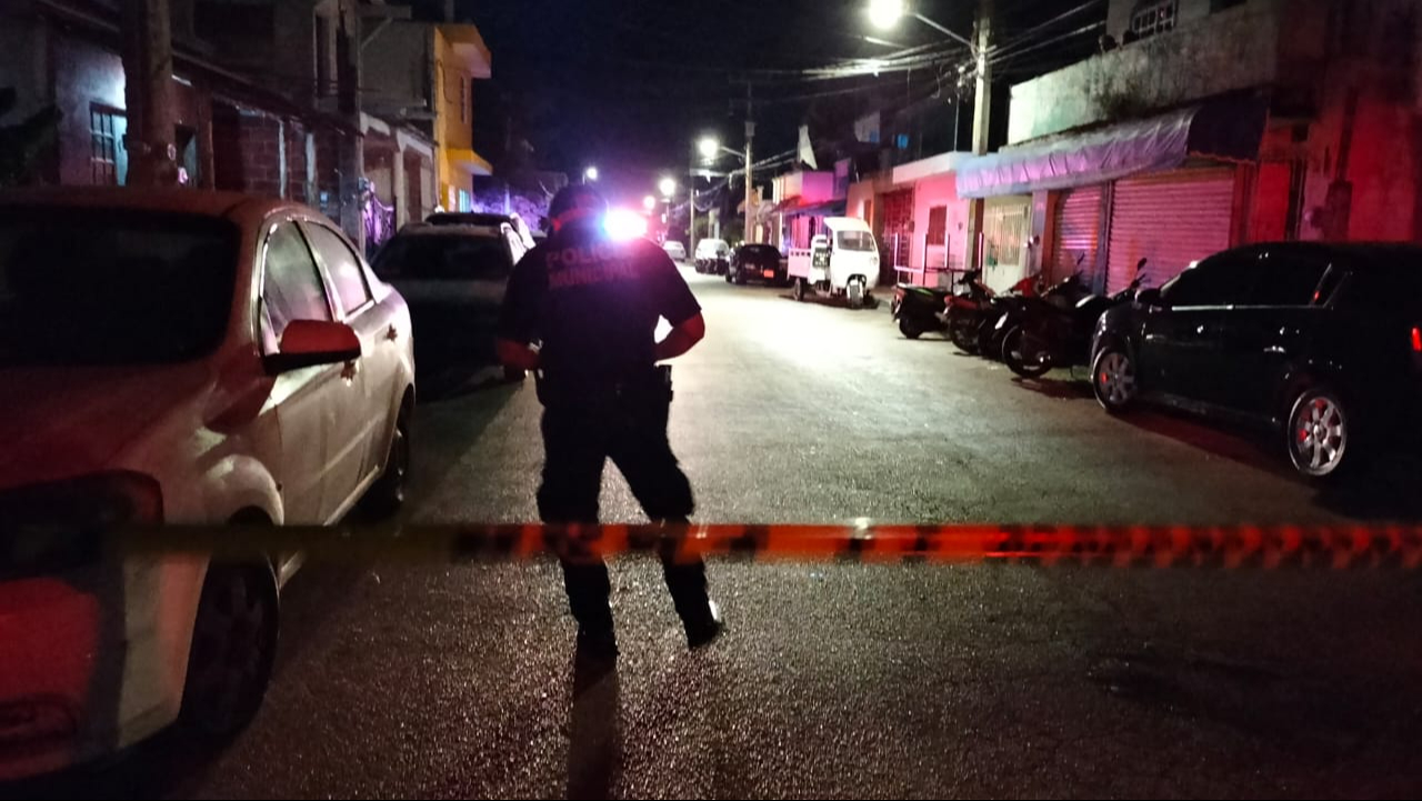Elementos policiacos resguardan la primera ubicación en Cozumel