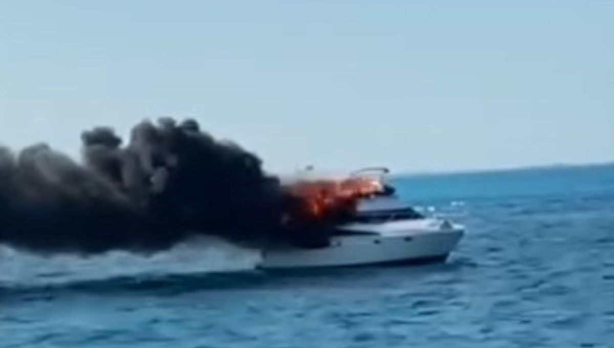 Embarcación sufre fuerte incendio en  su regreso hacia Cancún: VIDEO