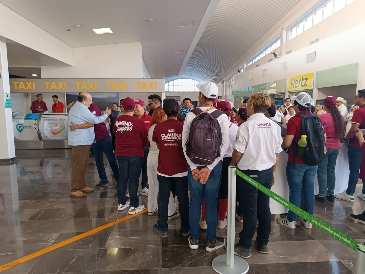 Claudia Sheinbaum llegó al aeropuerto de Campeche para actividades políticas