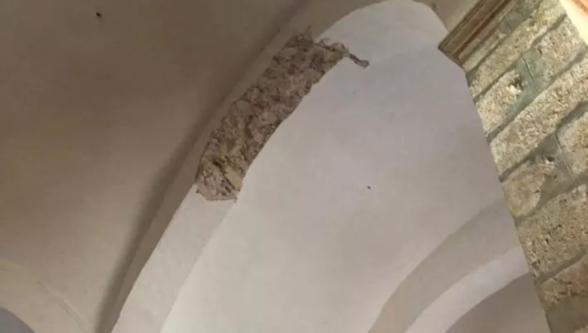 Parte del techo de la iglesia de Tekax colapsó
