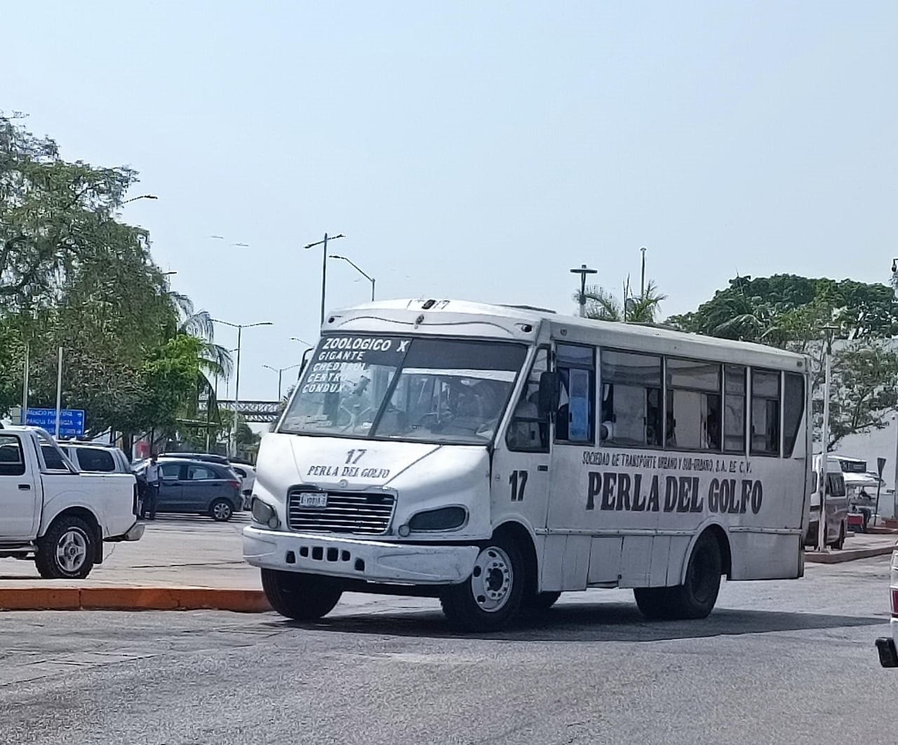 Las autoridades explican que las rutas no chocan con las comerciales