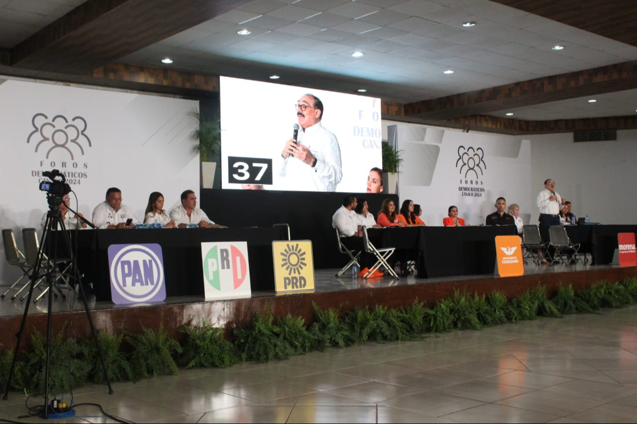 Candidatos de diferentes coaliciones participaron en el Foro Democrático de la Canaco