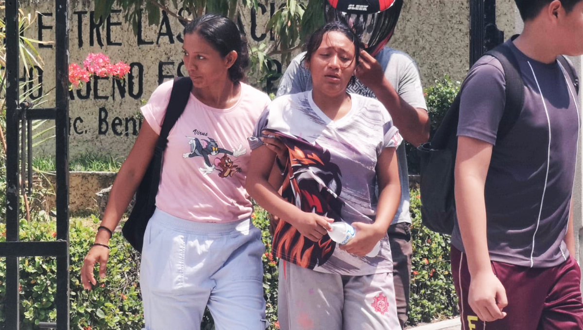 Ciudad del Carmen:  Golpe de calor "noquea" a 11 estudiantes de secundaria  