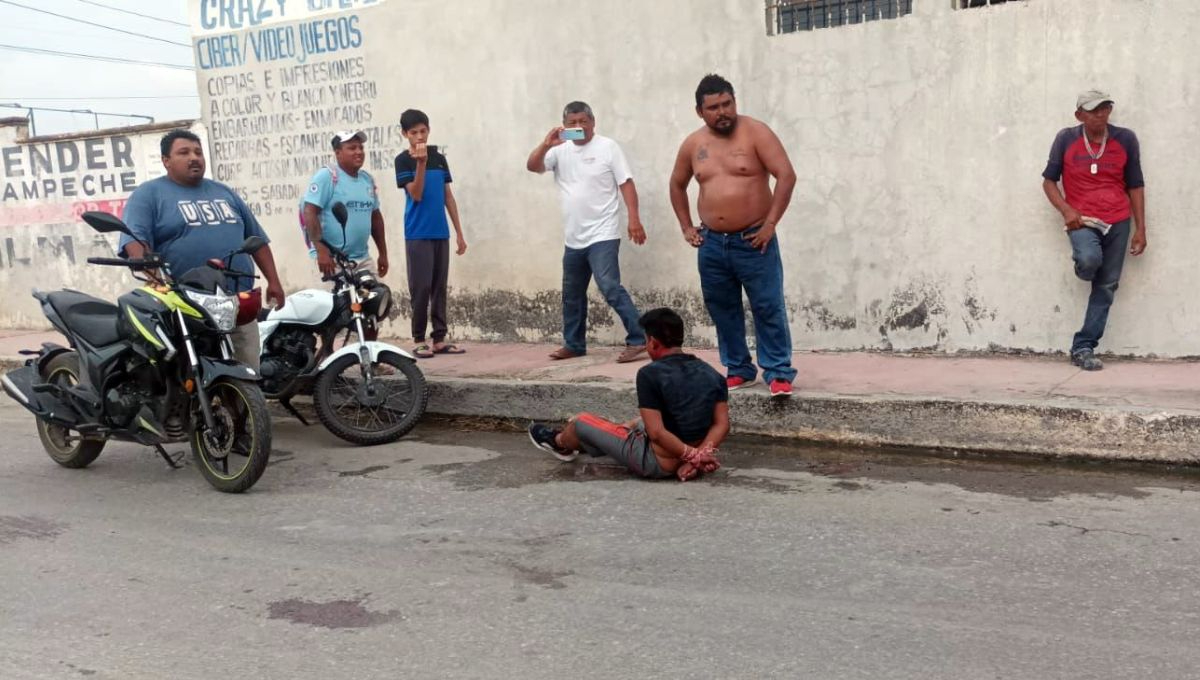 Vecinos someten a presunto abusador en Campeche