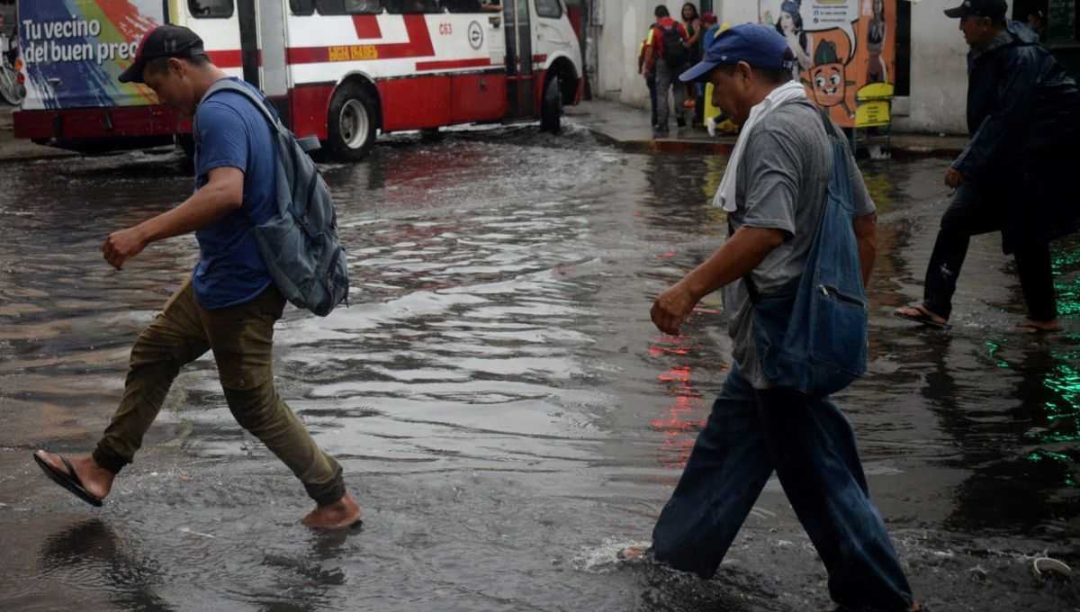Primera lluvia de junio provoca apagones e inundaciones en Mérida
