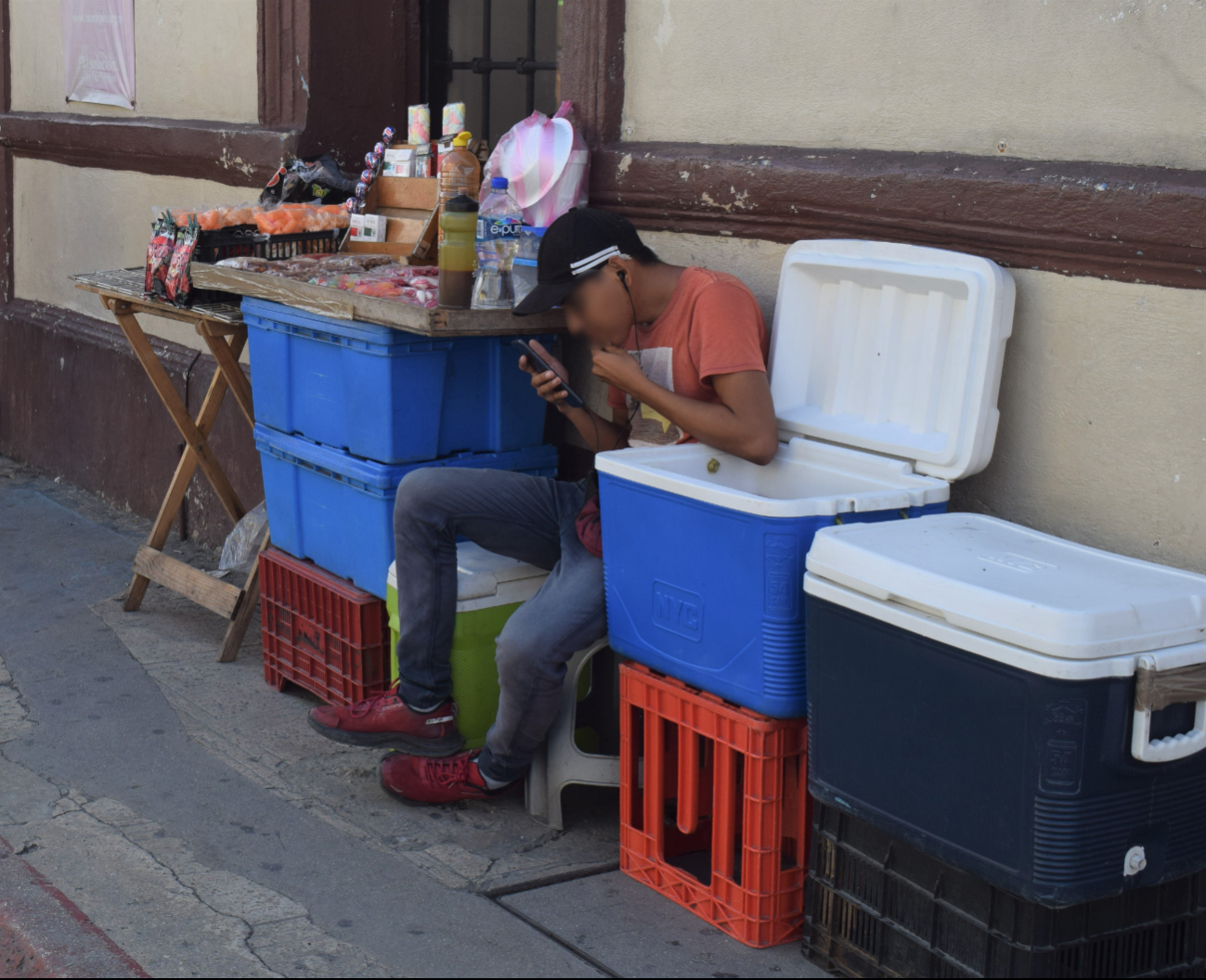 En el primer cuadro de la ciudad y mercados hay adolescentes laborando con permiso de sus padres