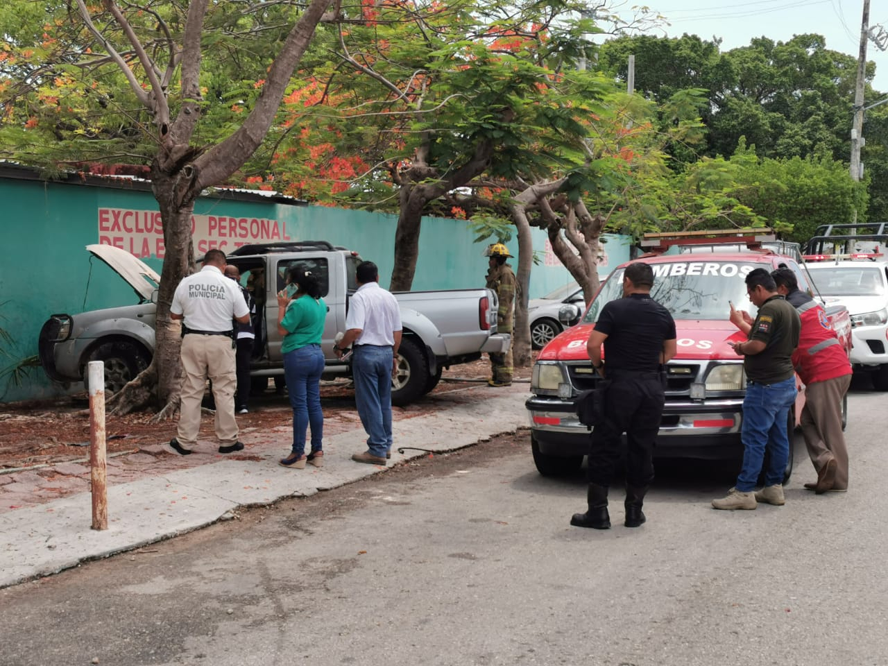 Sujetos rocían gasolina a una camioneta   en Ciudad del Carmen  