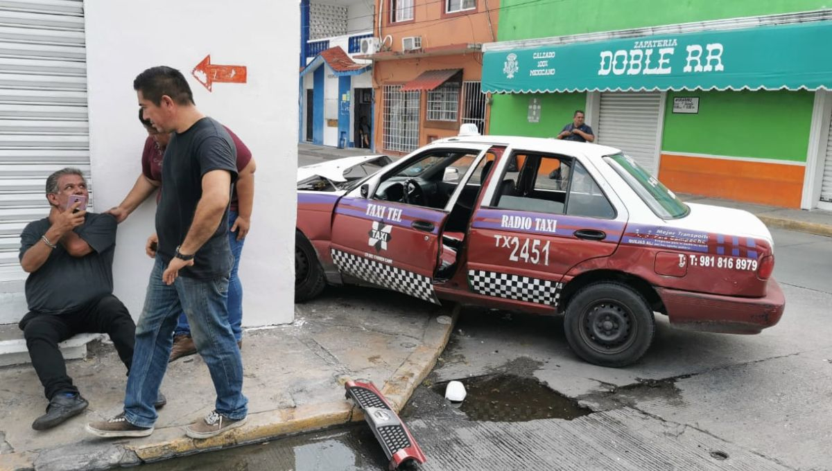 Taxista afectado por choque en el centro de Ciudad del Carmen